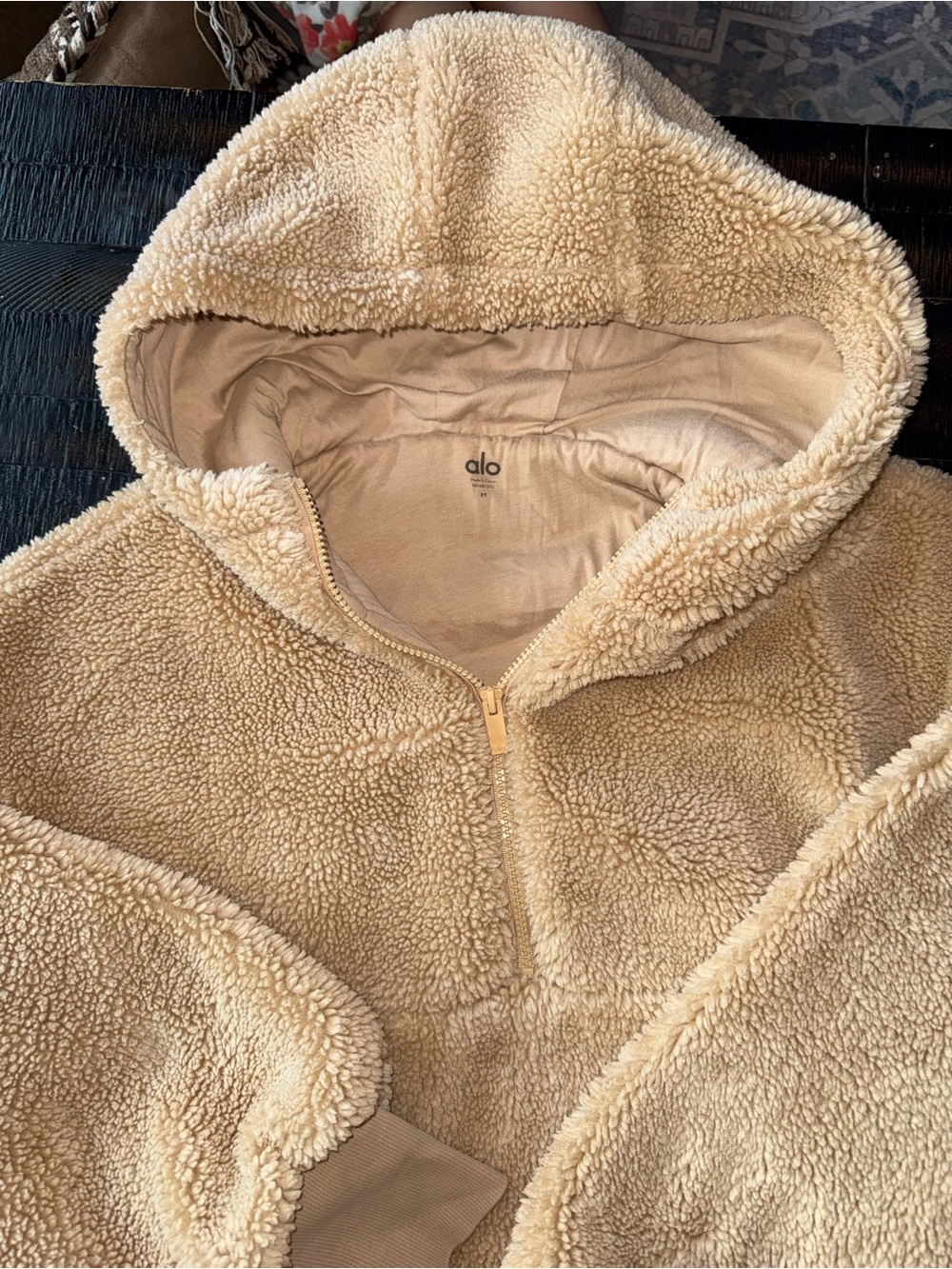 ALO Yoga Streetside Half Zip Hoodie Pullover Sherpa Camel Medium - Picture 6 of 17